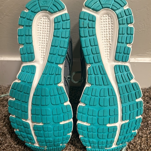 New Balance Running Course shoes, brand new Size 8.5 memory sole comfort insert. - Picture 2 of 4